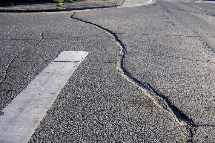 Crack Repairs by Asphalt Experts